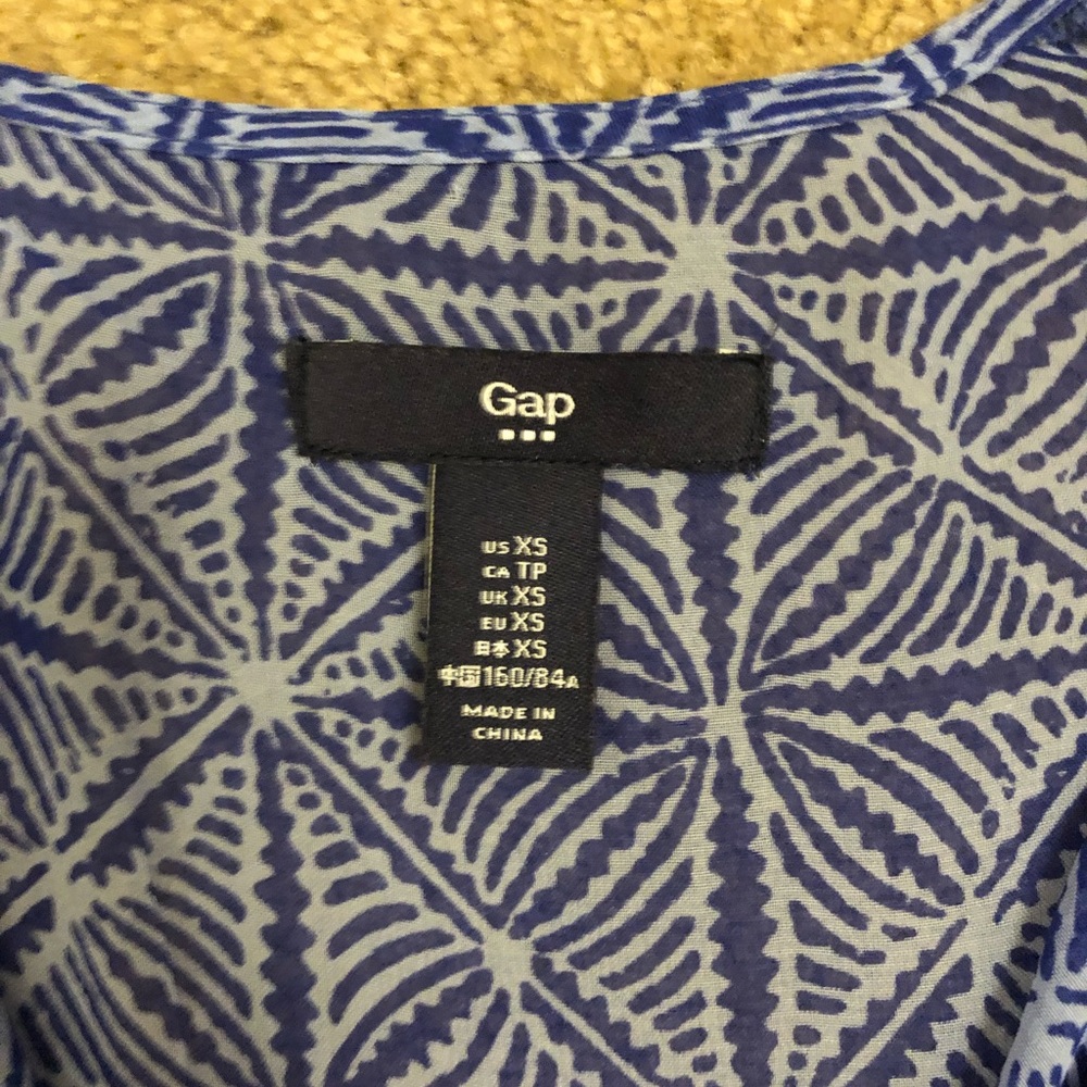 Sheer patterned Gap blouse - Picture 3 of 4